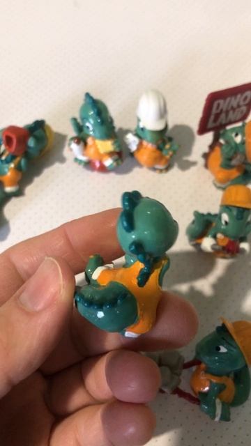 Киндеры 90-е драконы динозавры на стройке