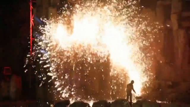 🔥Танец огня: шоу «железных цветов» в Китае