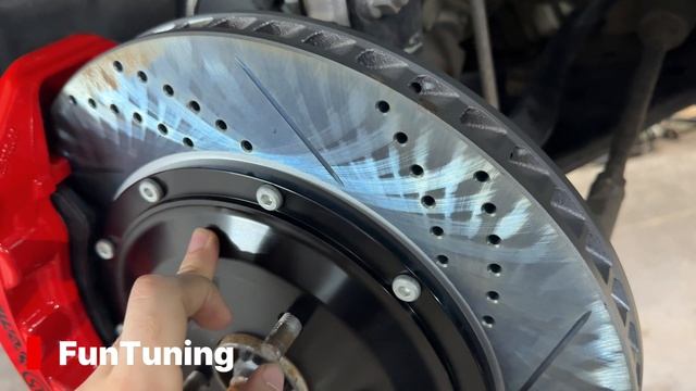 Установка усиленных тормозных систем на автомобиль Toyota Crown Kluger от компании FunTuning