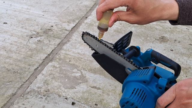 Смазываем цепь аккумуляторной пилы и сучкореза самостоятельно