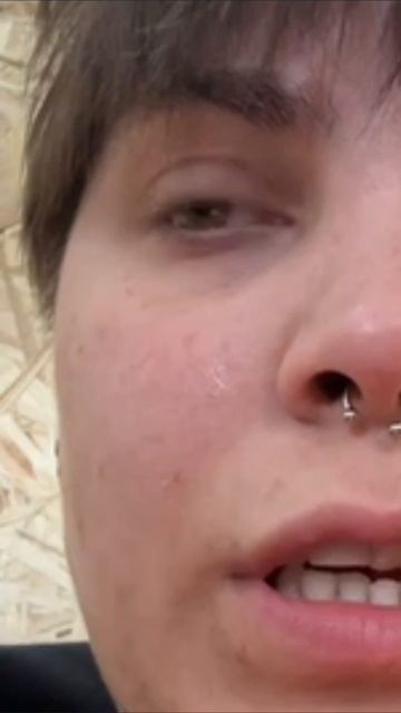 Сижу и плачу

Поехала я на фестиваль как видеограф-волонтер уехала с песей очень рада
приют вол