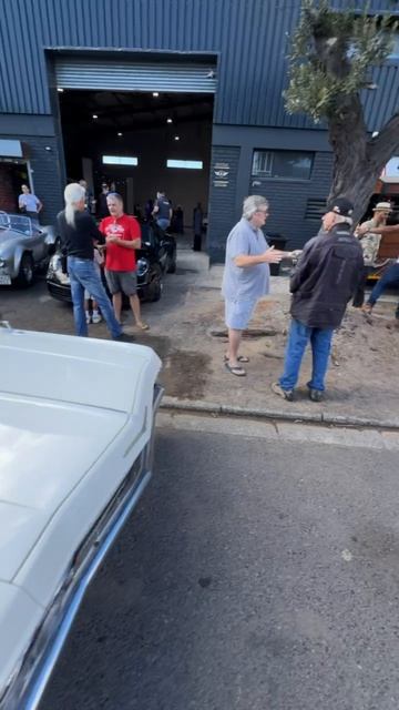 Традиционный Cars & Coffee в ЮАР