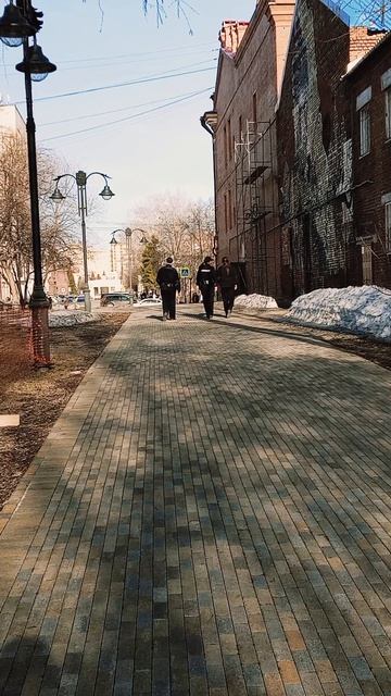 ПАТРУЛИРУЮТ СКВЕР КОТОРЫЙ СНЕСЛИ,россия