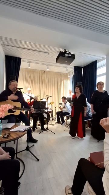 В море ходят пароходы