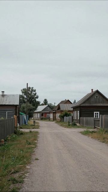 Понурый взгляд на заброшенную улицу #печаль #заброшенность #грустнаяжизнь #пейзаж