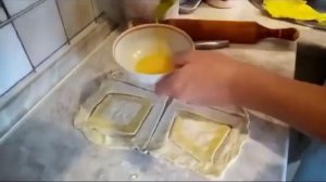 Как приготовить слойки с клубникой.
