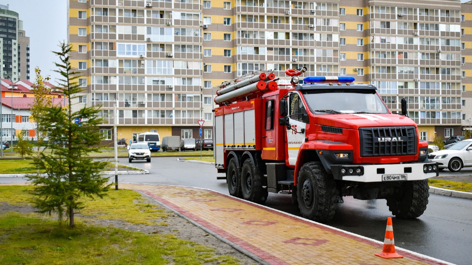 Работа рисковать - пожарная охрана Югры отметила профессиональный праздник