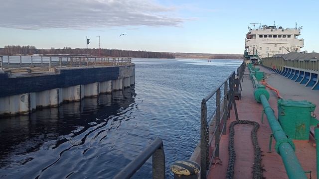 Стенка шлюза.