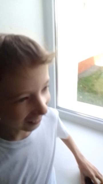 быстро говорящий чувак говорит смотреть без смс и регистрации