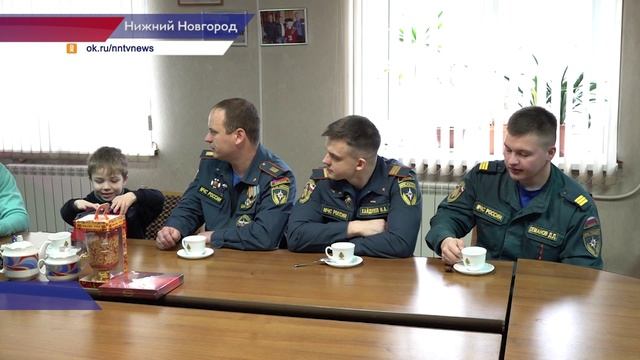 Трогательная встреча 5-летнего мальчика и пожарных, спасших ему жизнь, прошла в Нижнем Новгороде