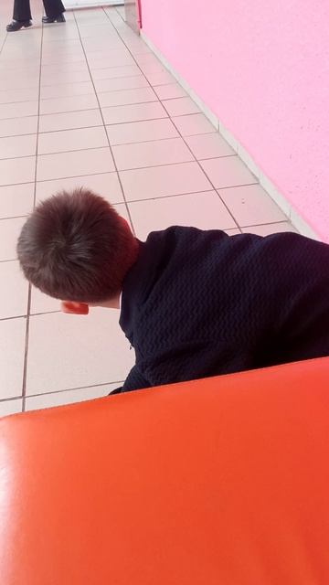 Вова полетел и лягушкаед и умеет гаварит пукпукпукпук