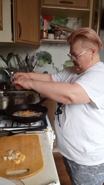 Кто хорошо работает тот хорошо ест😁 #яичницувстудию