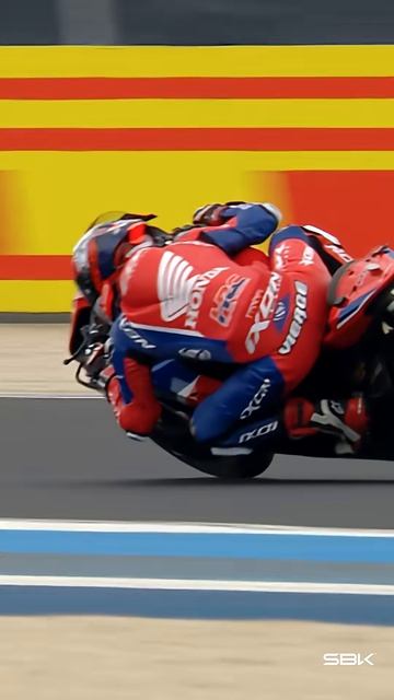 Алекс Лоуз выигрывает битву за 6-е место 🍿 | 2025 #HungarianWorldSBK 🇭🇺