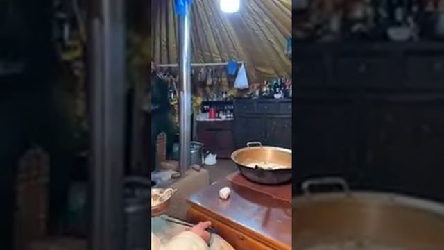 Монголы делают природные холодильники из снега! #еда #кулинария #Монголия