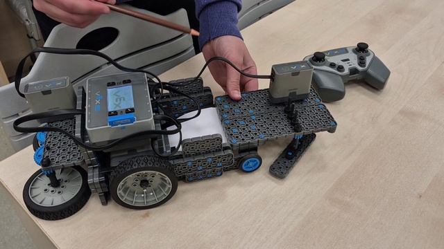 Миняков робот-уборщик