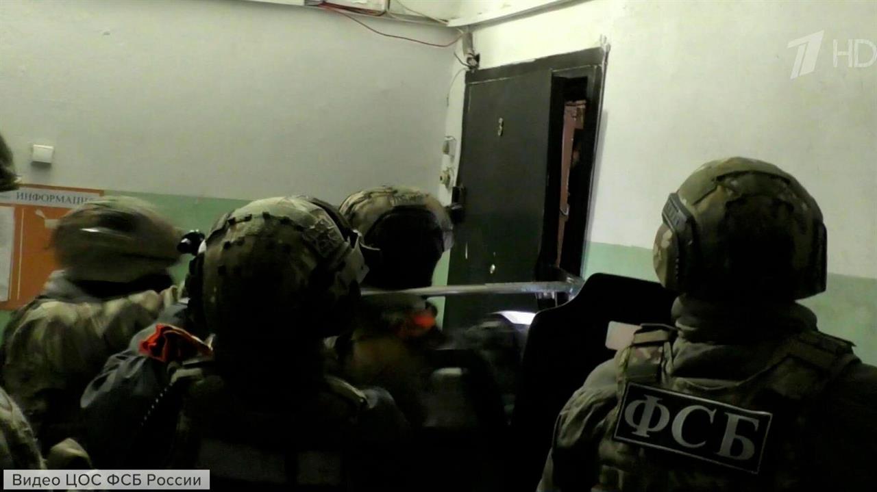 ФСБ задержала двоих россиян за 