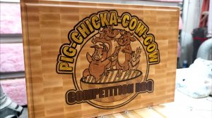 Разделочная доска Pig-Chicka-Cow-Cow. Инкрустация на станке с ЧПУ