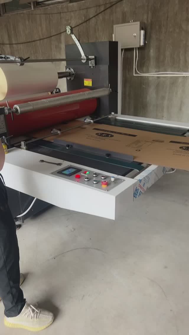 Пленочный полуавтоматический ламинатор YDFM-1320 - работа оборудования