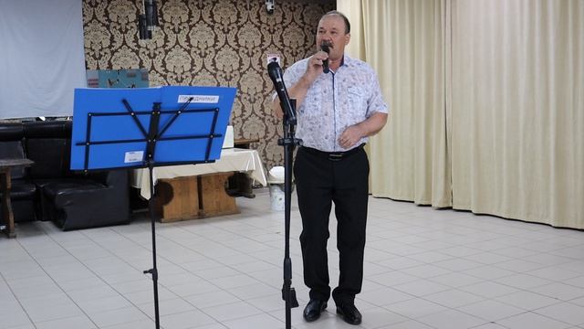 поет Василий Васильев