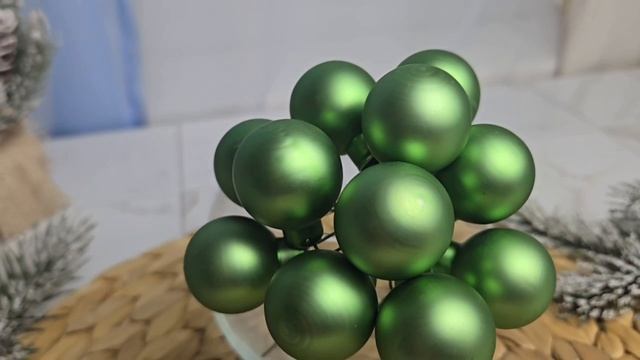 ГРОЗДЬ стеклянных матовых шариков на проволоке, 12 шаров по 25 мм, цвет: зеленый луговой, 713573