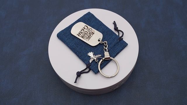 Брелок подарок сыну от мамы и папы