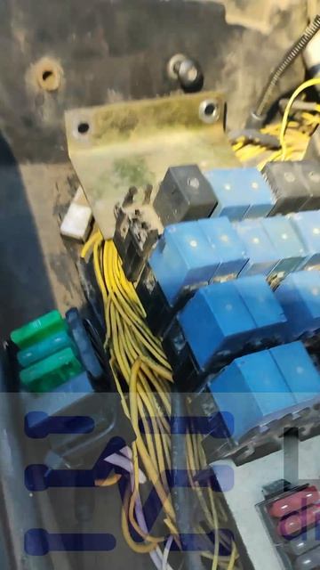 JCB 3CX. Да ладно! Нашёл реле стартера с помощью… КАБЕЛЬТРЕКЕРА!!!! Невероятно но факт!))