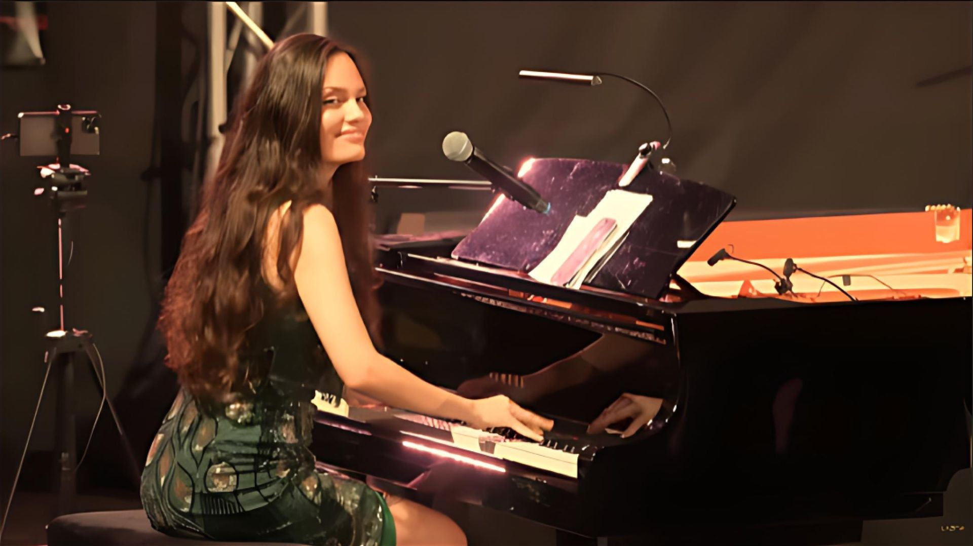 Ladyva - Epic Boogie Woogie Explosion With Big Band - Live