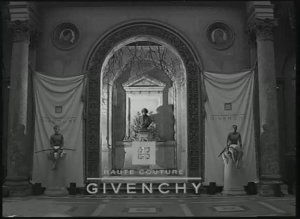 Показ женской коллекции Givenchy весна-лето 1997