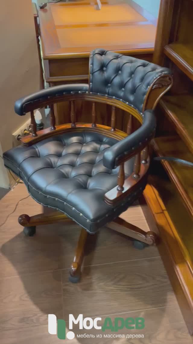 Кресло офисное черное МИГ364 из красного дерева от фабрики Satin Furniture (Индонезия)