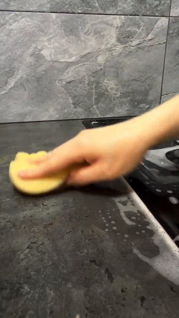 Раковина вся в налёте 😬 сделали чисто ✨ кухня со скидкой 30% 🔥