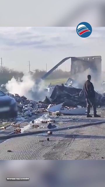 Огненный ад на волгоградской трассе: столкновение 3 грузовиков и легковушки