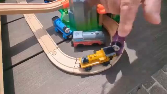 Паровозики Томас и его друзья для детей. Изучаем железную дорогу, и проверяем её.#дети#видеодлядетей