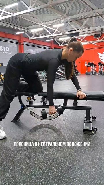 тяга гантелей по одной руке