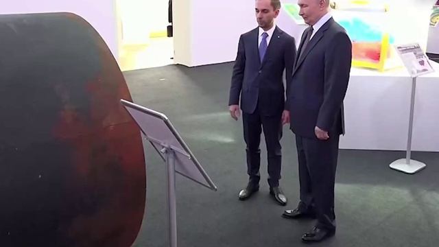 Путину показали копию трубы, по которой военные передвигались в ходе операции 