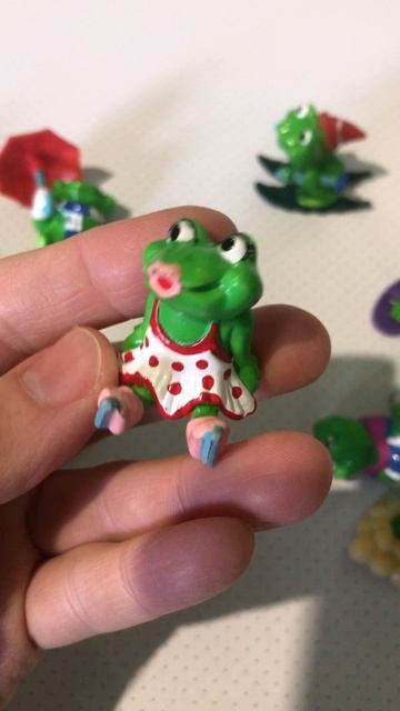 Киндеры 90-е лягушки зима