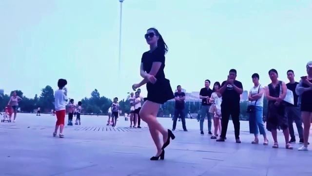 Шафл на каблуках. Танцует звезда Цин Цин.