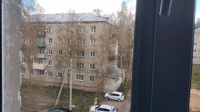 С пятого этажа.