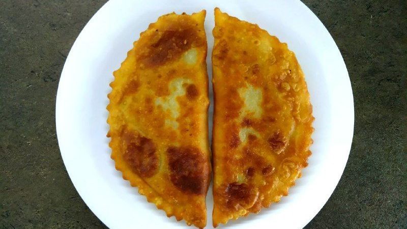 Насыщенные чебуреки со свининой