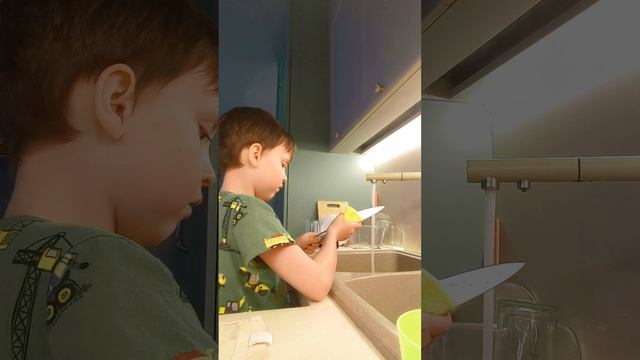 Я мою посуду