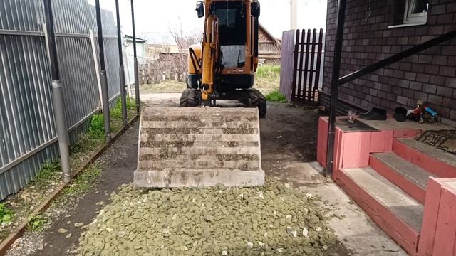 РАБОТАЕМ В ПОТЕ ЛИЦА🤪ПЕРЕЛОПАТИЛИ 8 М3 ЩЕБЕНКИ😨🙃ПРИЯТНАЯ УСТАЛОСТЬ🙏