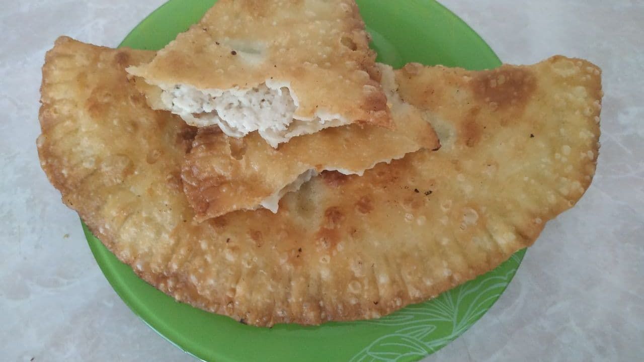 Пышные чебуреки с фаршем из индейки