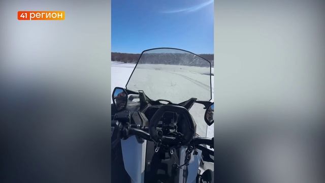 МЕДВЕДЯ ПОВСТРЕЧАЛИ СНЕГОХОДЧИКИ НА КАМЧАТКЕ • БЕЗ КОММЕНТАРИЕВ