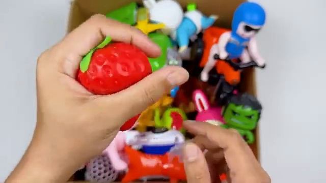 Мультики про машинки. Коробка с игрушками