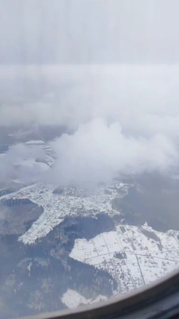 Заход на посадку в Москве 🛬

Город покрыт снегом 🫢