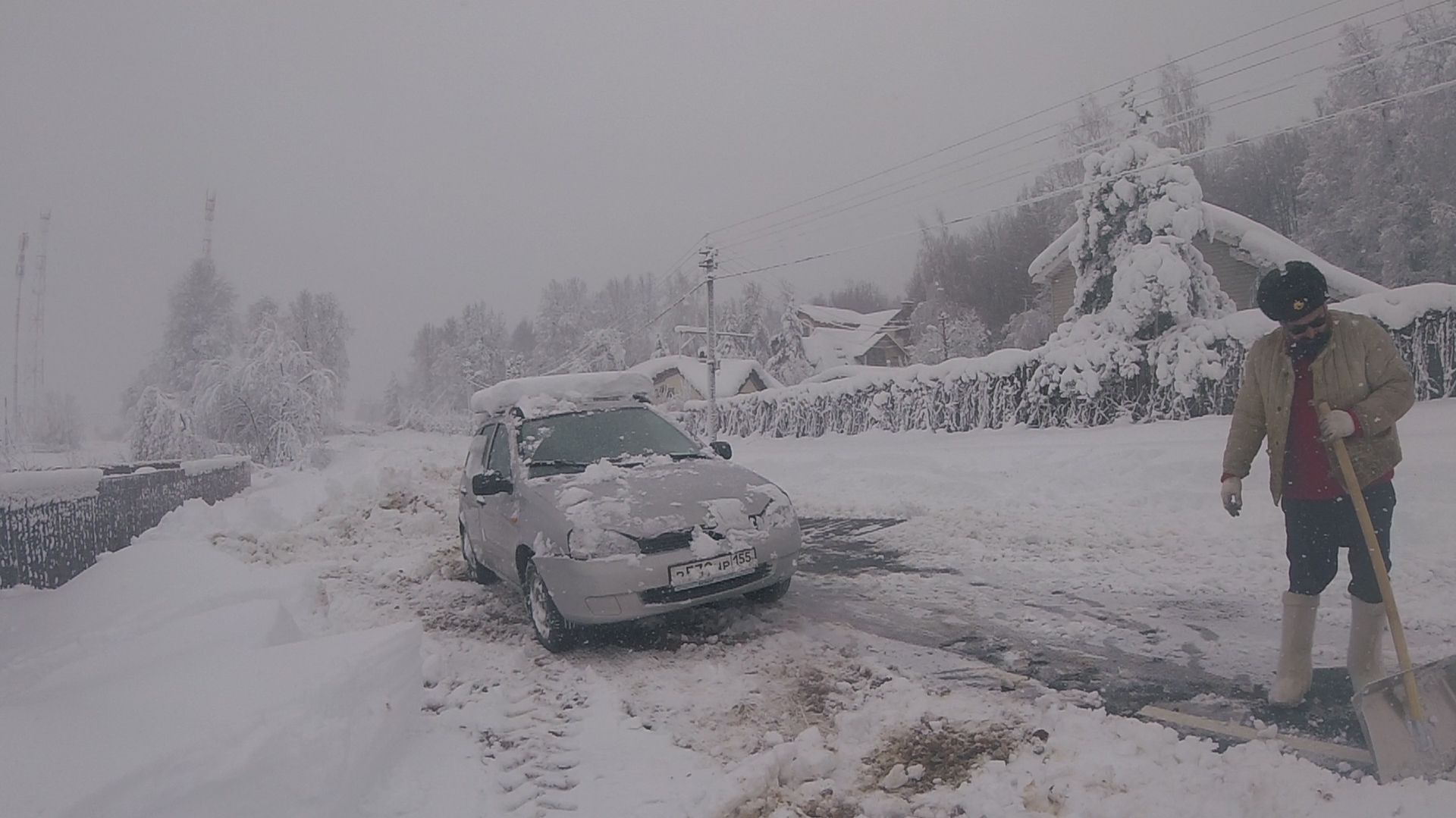 Деревня Соснино завалило снегом в конце апреля