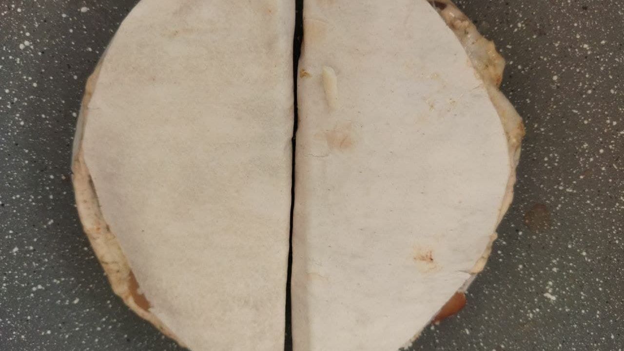 Ароматная кесадилья с грибами