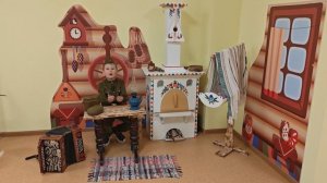 Стихотворение Ольги Масловой «Пусть будет мир» читает Солодов Т. В