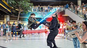 Crazy STAR WARS fight in a Shopping Mall..🤯
