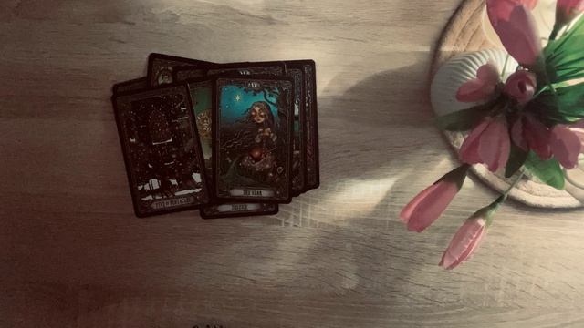 КОМУ ВЫ НЕ ДАЁТЕ ПОКОЯРАСКЛАД ТАРО