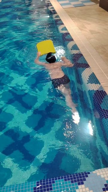 Плавание под крутую музыку